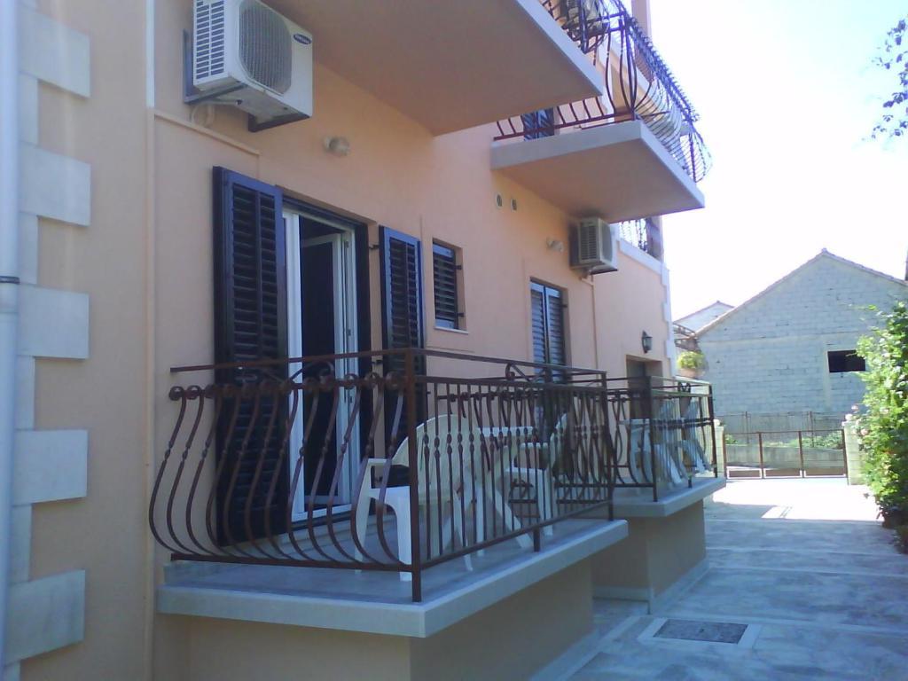 Rooms & Studio Villa Tatjana Supetar Ngoại thất bức ảnh