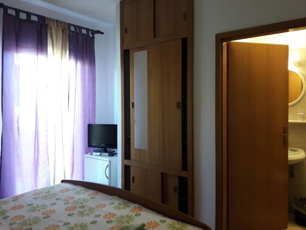 Rooms & Studio Villa Tatjana Supetar Ngoại thất bức ảnh