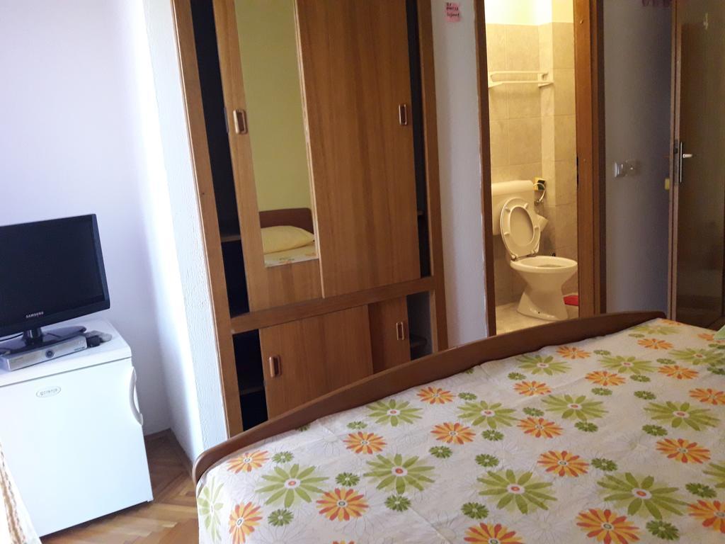 Rooms & Studio Villa Tatjana Supetar Ngoại thất bức ảnh
